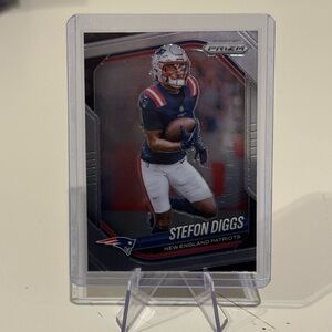 🔥 2025 Stefon Diggs Panini Prizm Card. New England Patriots.